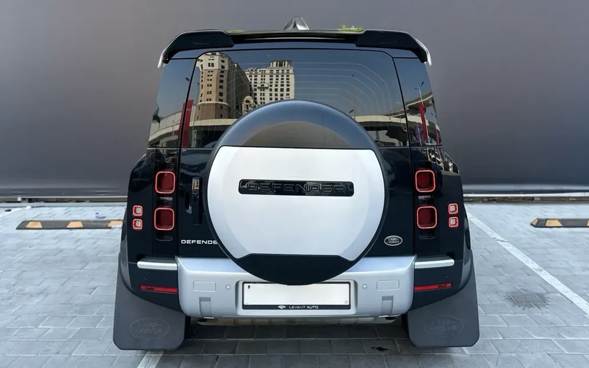 Land Rover Defender 2023 - Image 3