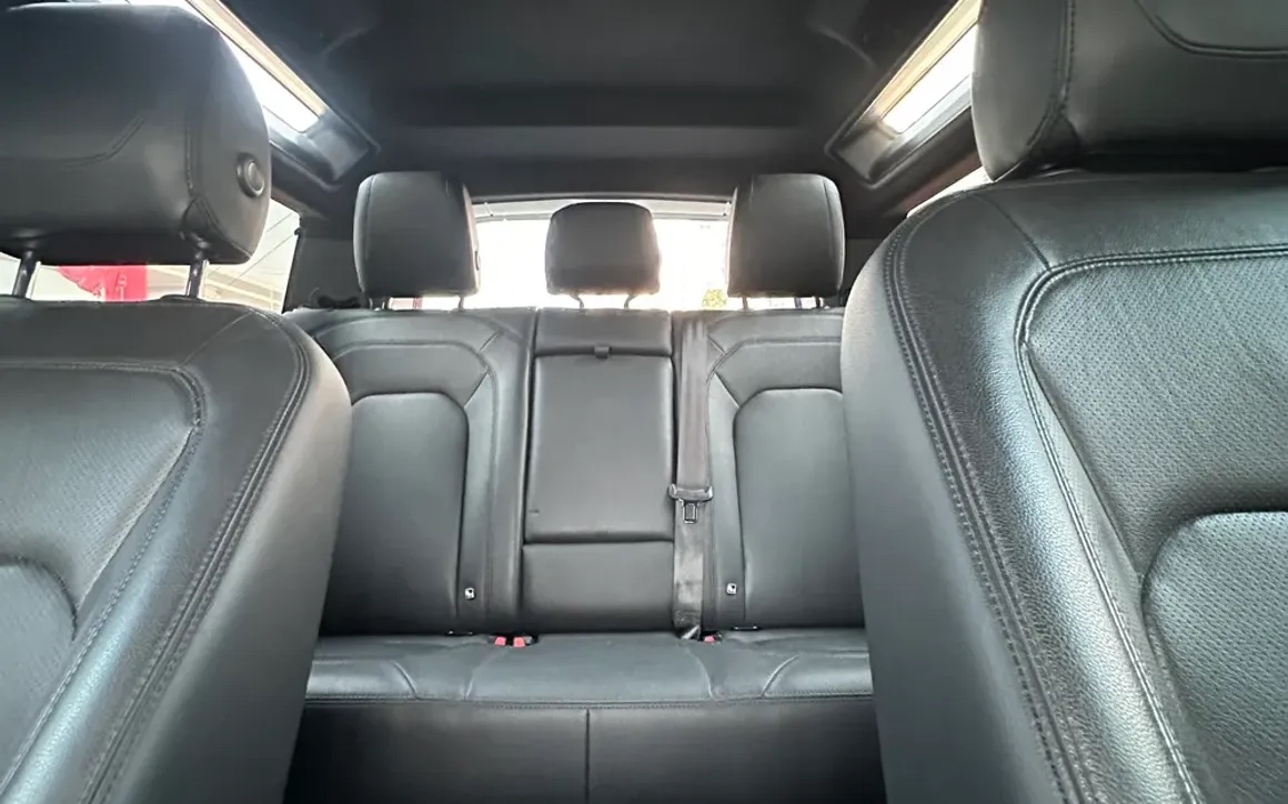 Land Rover Defender 2023 - Image 5